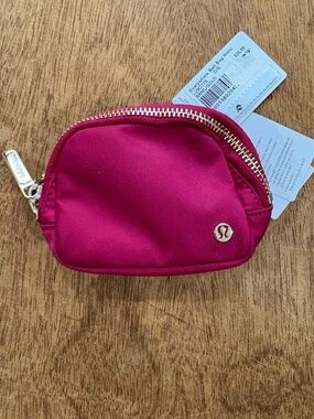 Lululemon everywhere belt bag nano Berry rumble